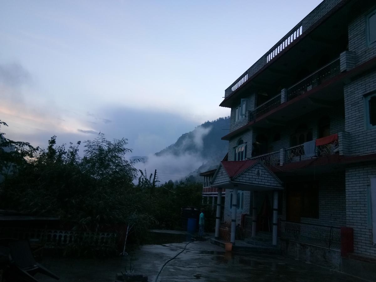 Moksha Hotel Kasol Bagian luar foto